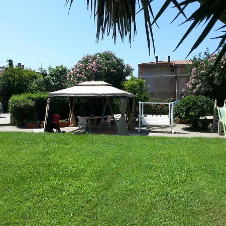 Апартаменты Garden Basement - Seminterrato Max 4 Ospiti - Fiumicino Vicino Aeroporto E Fiera Экстерьер фото