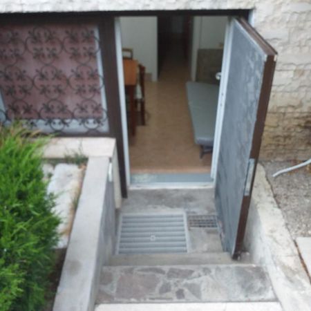 Апартаменты Garden Basement - Seminterrato Max 4 Ospiti - Fiumicino Vicino Aeroporto E Fiera Экстерьер фото