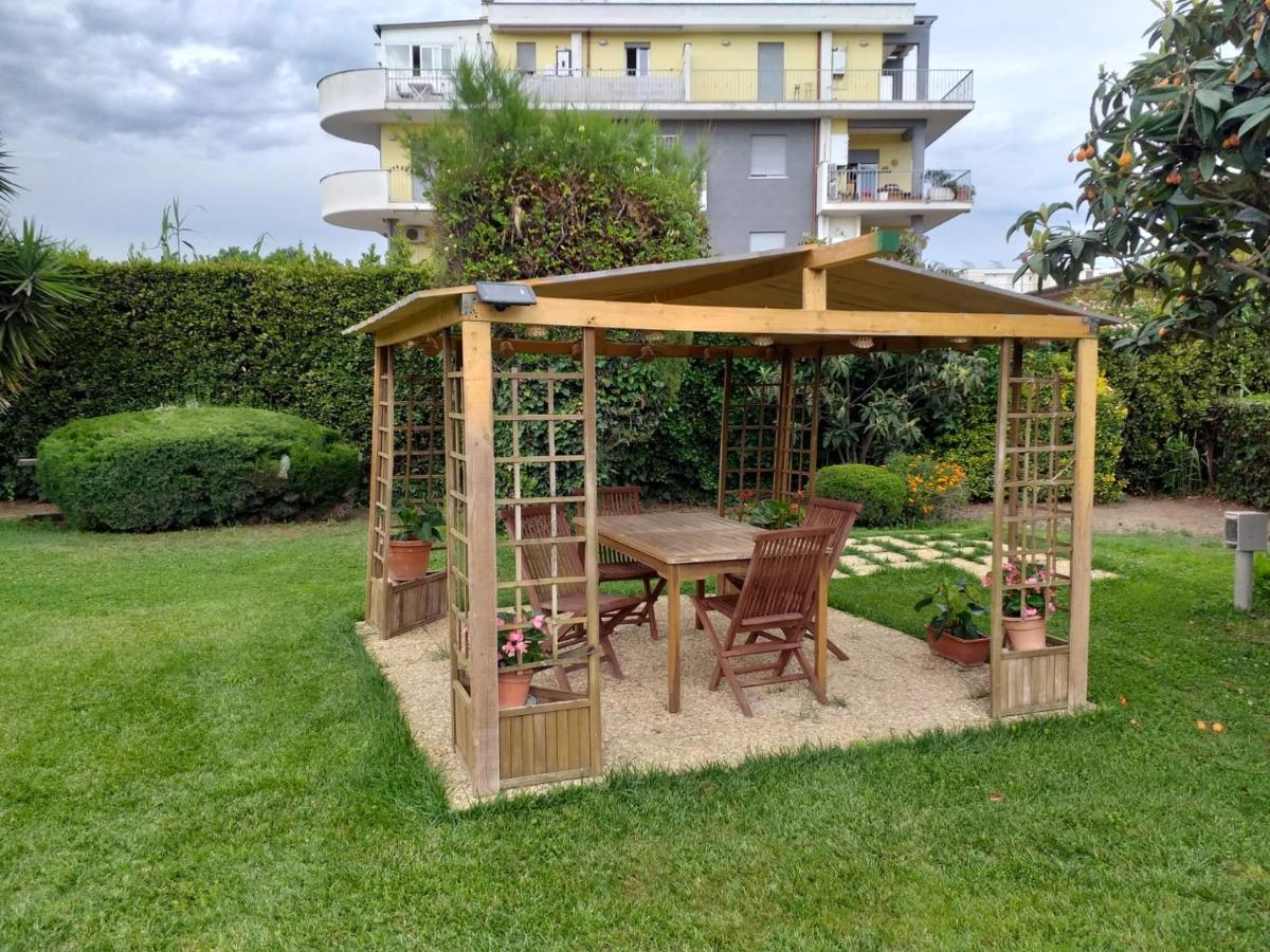 Апартаменты Garden Basement - Seminterrato Max 4 Ospiti - Fiumicino Vicino Aeroporto E Fiera Экстерьер фото