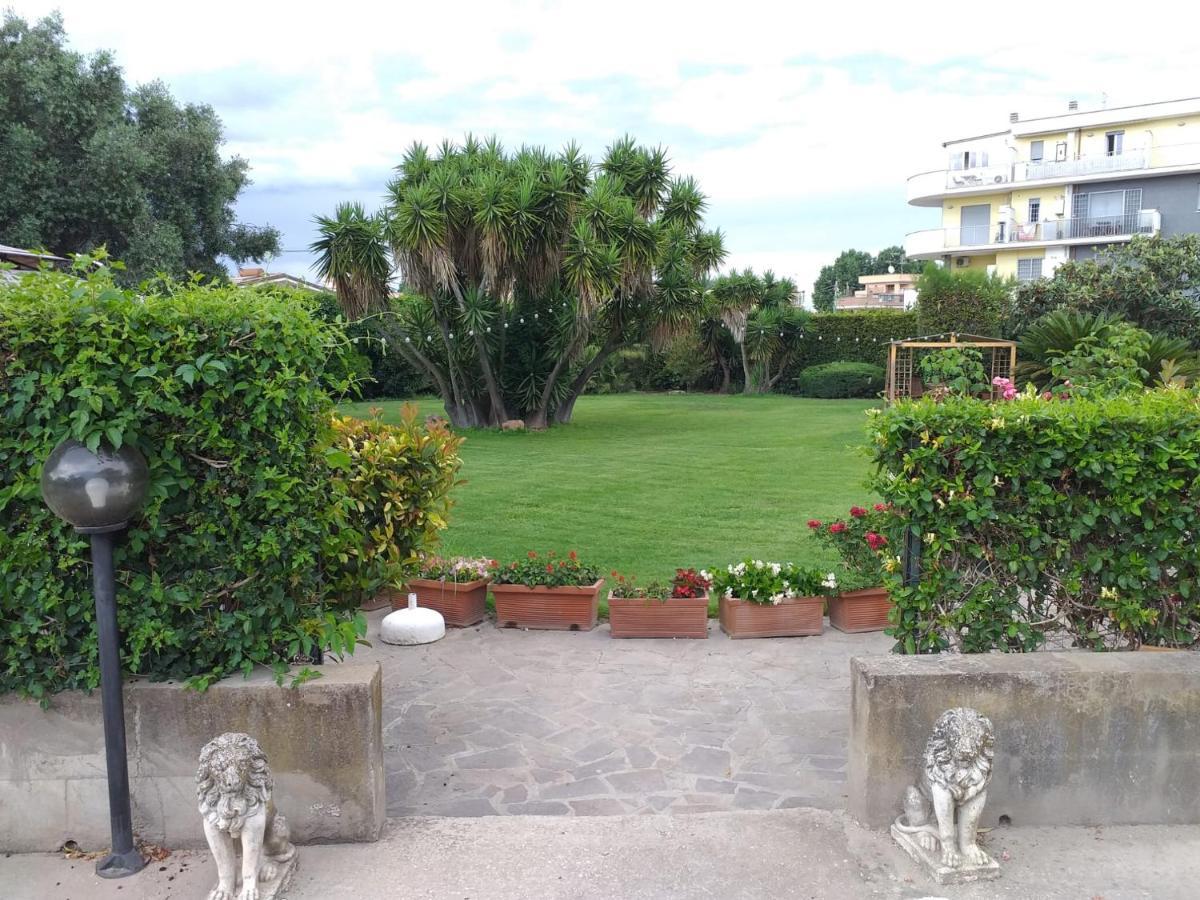 Апартаменты Garden Basement - Seminterrato Max 4 Ospiti - Fiumicino Vicino Aeroporto E Fiera Экстерьер фото