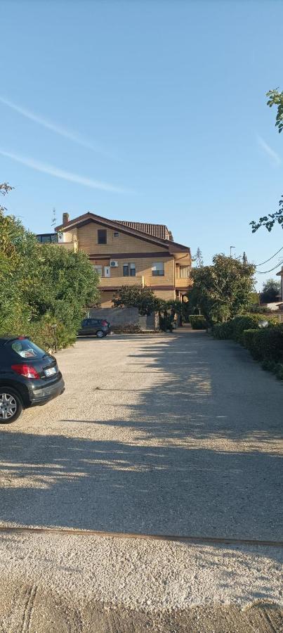 Апартаменты Garden Basement - Seminterrato Max 4 Ospiti - Fiumicino Vicino Aeroporto E Fiera Экстерьер фото